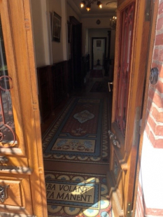 Entrée vers la réception